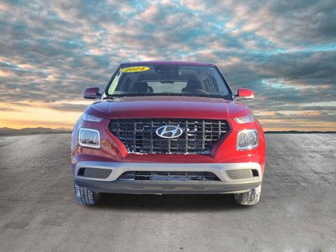 Used 2024 Hyundai Venue SE image 3