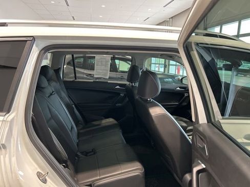 Used 2021 Volkswagen Tiguan SEL AWD/4WD image 19