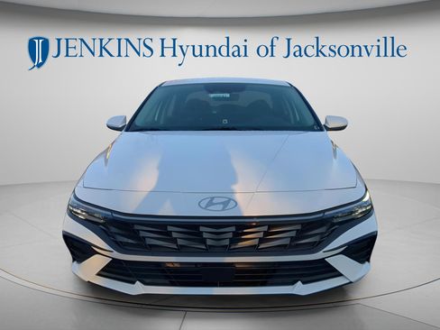 New 2025 Hyundai Elantra SEL FWD image 8