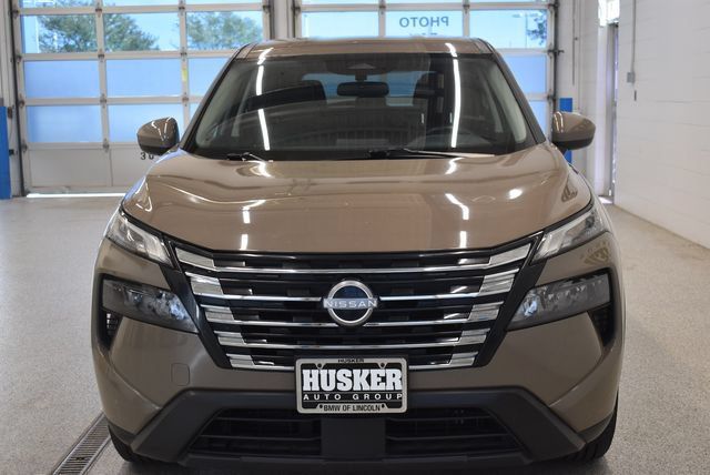Used 2025 Nissan Rogue SV AWD/4WD image 3