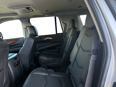 Used 2016 Cadillac Escalade Premium AWD/4WD image 12