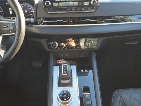 Used 2024 Mitsubishi Outlander 4WD Plug-In Hybrid image 22