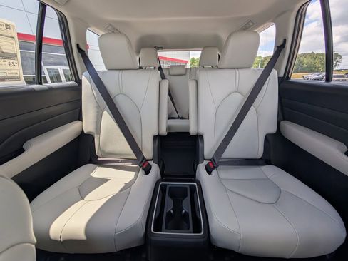 New 2026 Toyota Grand Highlander XLE image 24