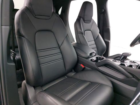 Used 2019 Porsche Cayenne image 12
