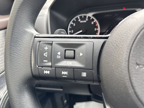 Used 2022 Nissan Rogue SV AWD/4WD image 17