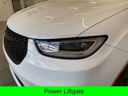 Used 2025 Chrysler Pacifica Limited image 11