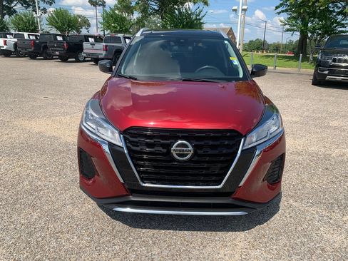 Used 2021 Nissan Kicks SV FWD image 3