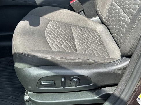 Used 2020 Chevrolet Equinox LT w/ Driver Convenience Package AWD/4WD image 17