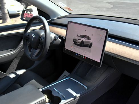 Used 2023 Tesla Model Y Long Range AWD/4WD image 42