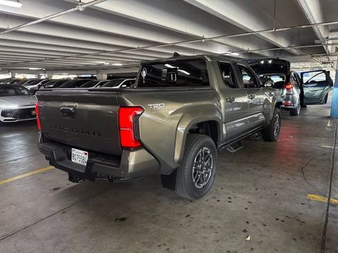 Used 2024 Toyota Tacoma TRD Sport w/ TRD Sport Premium Package AWD/4WD image 7