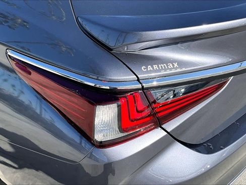 Used 2020 Lexus ES 300h w/ Accessory Package image 29