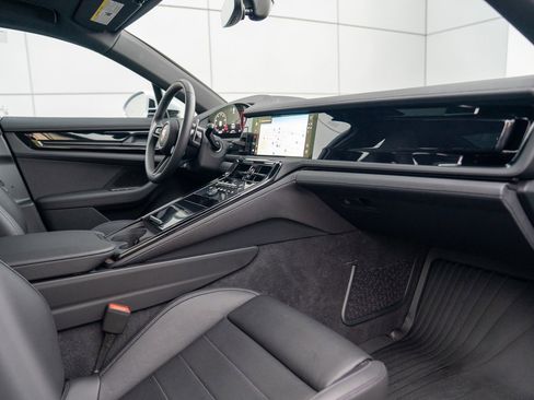 Used 2025 Porsche Panamera 4 image 25