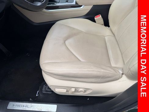 Used 2023 Toyota Highlander Limited FWD image 26