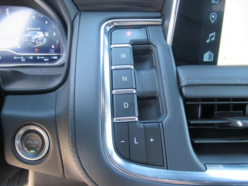 Used 2024 Chevrolet Tahoe Z71 w/ Luxury Package AWD/4WD image 27