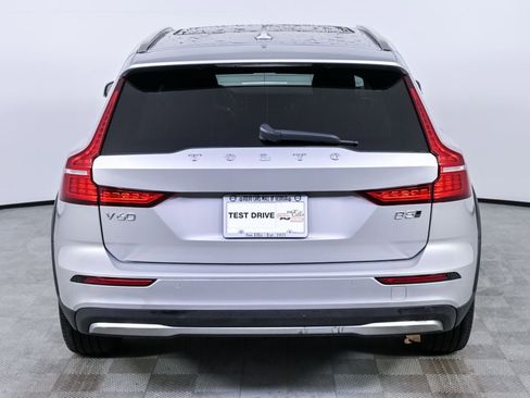 Certified 2025 Volvo V60 B5 Cross Country Plus image 29