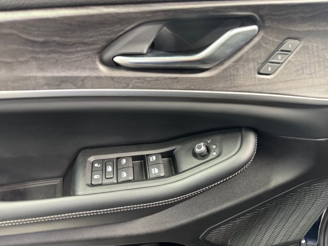 Used 2024 Jeep Grand Cherokee L Limited AWD/4WD image 28