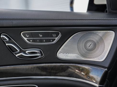 Used 2018 Mercedes-Benz S 560 Sedan w/ AMG Line Exterior image 36