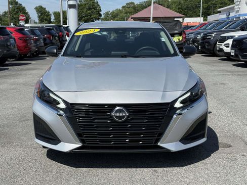 Used 2024 Nissan Altima 2.5 SV FWD image 5
