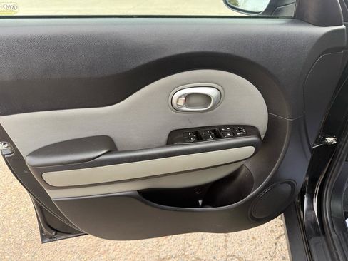 Used 2015 Kia Soul image 11