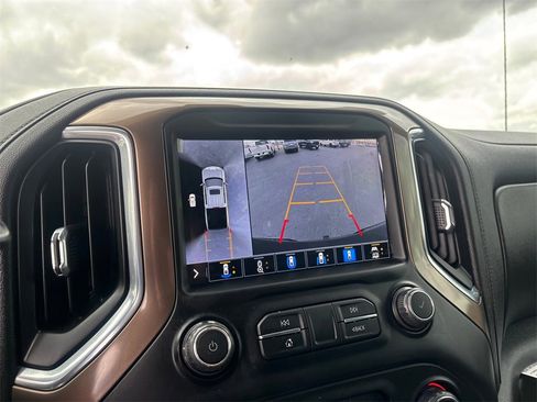 Used 2021 Chevrolet Silverado 1500 High Country w/ Technology Package image 21