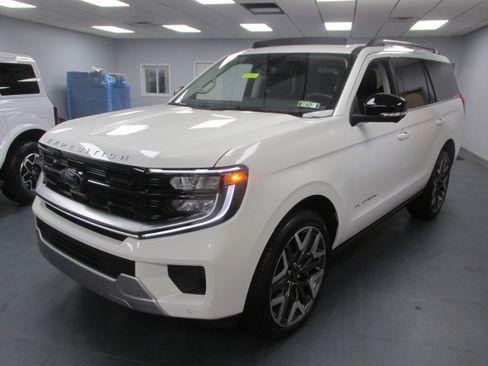 New 2025 Ford Expedition Platinum w/ Platinum Ultimate Package image 1