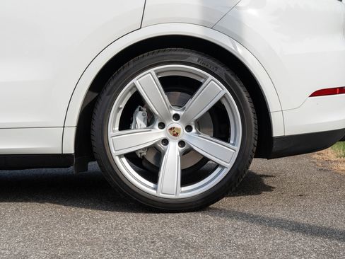 Certified 2023 Porsche Cayenne Turbo image 12