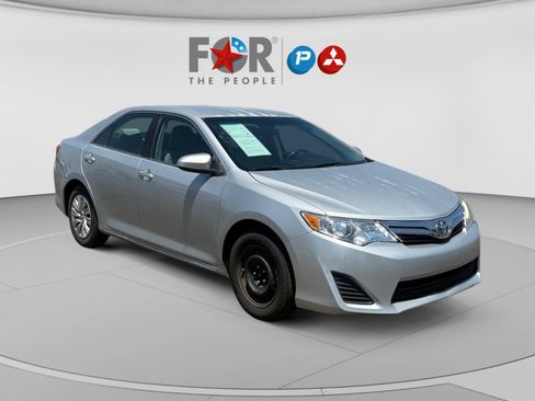 Used 2012 Toyota Camry LE FWD image 7