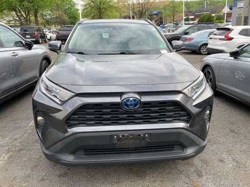 Used 2020 Toyota RAV4 XLE w/ Convenience Package image 2