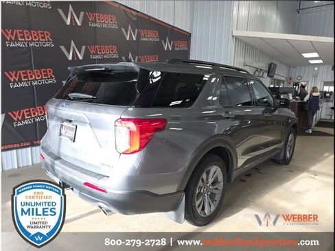 Used 2023 Ford Explorer XLT w/ Equipment Group 202A image 5