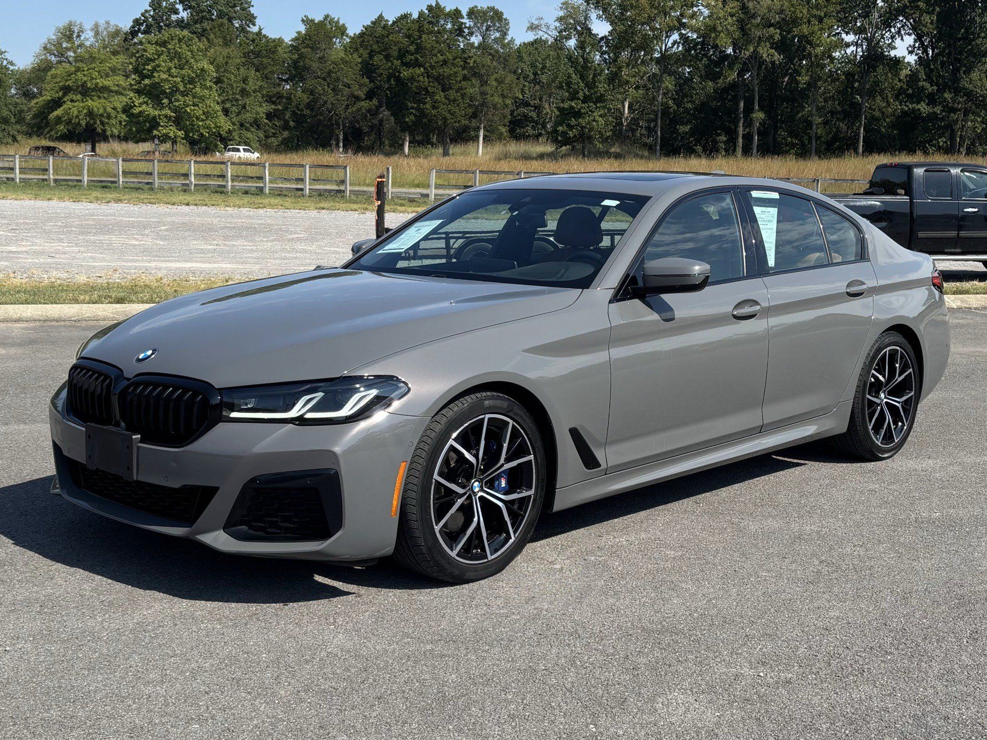 Used 2022 BMW 530i xDrive w/ M Sport Package AWD/4WD image 2