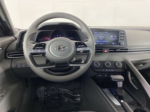 Used 2021 Hyundai Elantra SE FWD image 36