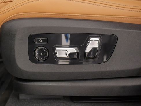 Used 2026 BMW X7 xDrive40i w/ Executive Package AWD/4WD image 47