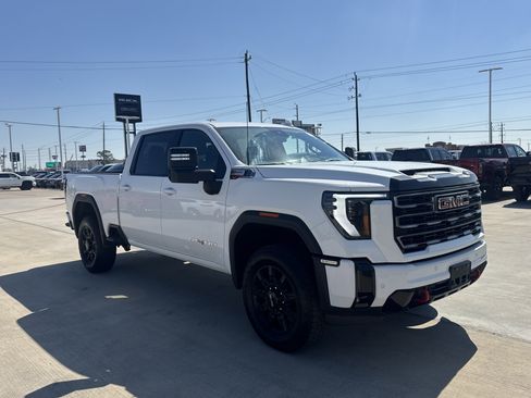Used 2025 GMC Sierra 2500 AT4 image 14