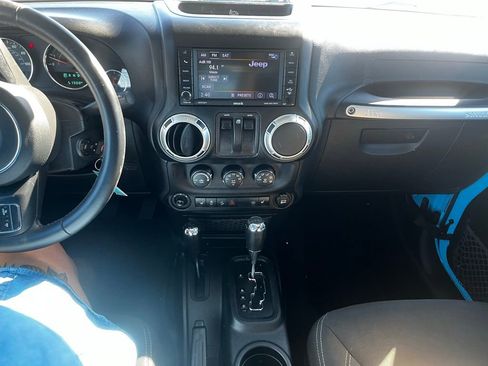 Used 2018 Jeep Wrangler Rubicon w/ Power Convenience Group image 46