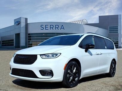 Used 2024 Chrysler Pacifica Touring-L w/ S Appearance Package