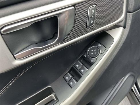 Used 2020 Ford Explorer XLT w/ Equipment Group 202A image 12