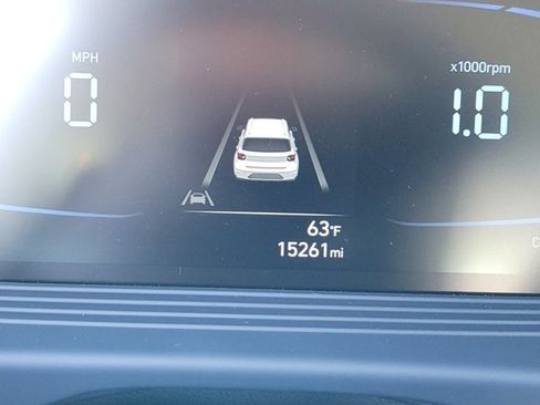 Used 2023 Hyundai Venue Limited image 18