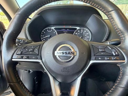Used 2023 Nissan Sentra SR w/ SR Premium Package FWD image 20