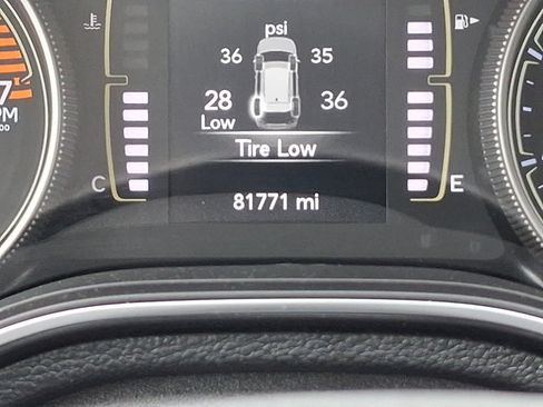 Used 2019 Jeep Cherokee Latitude Plus w/ Comfort/Convenience Group AWD/4WD image 19