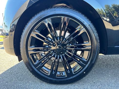 New 2026 Land Rover Range Rover Long Wheelbase SE AWD/4WD image 28