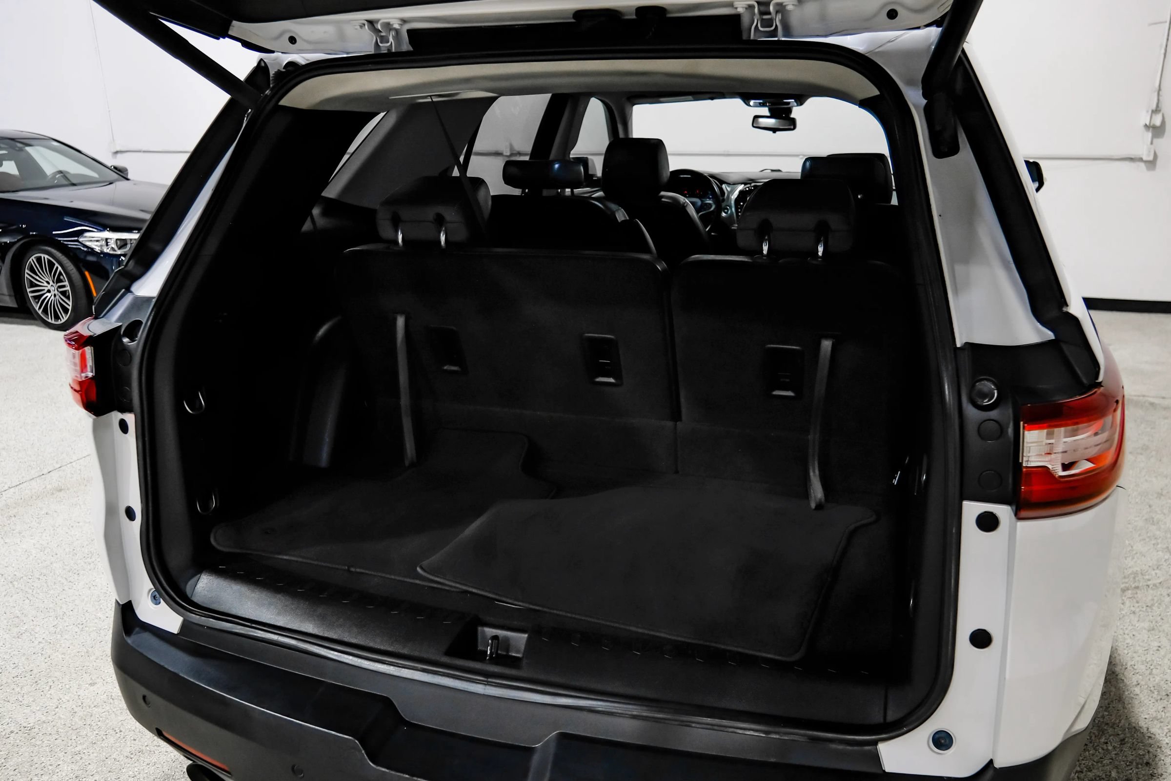 Used 2018 Chevrolet Traverse LT FWD image 69