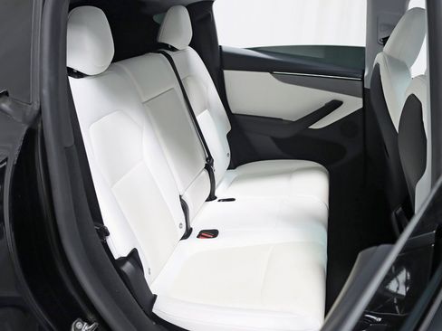 Used 2026 Tesla Model Y AWD image 30