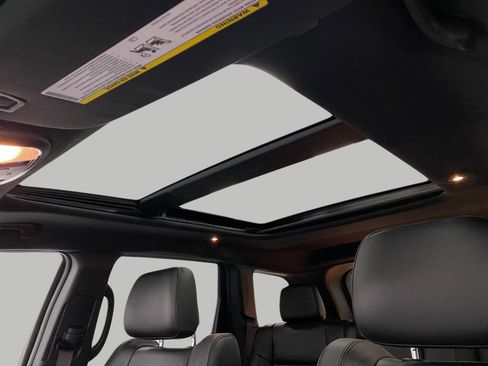 Used 2022 Jeep Grand Cherokee Limited w/ Trailer Tow Group IV image 31