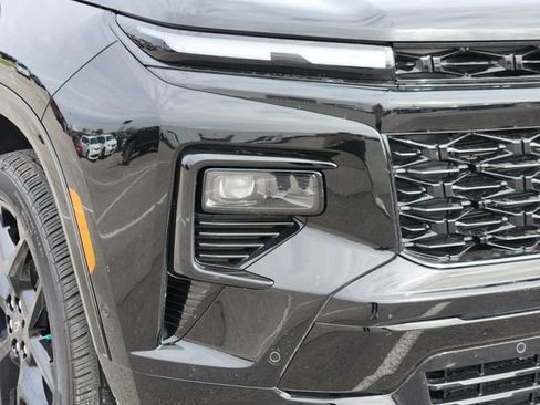 Used 2025 Chevrolet Traverse RS image 9