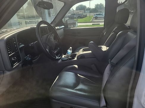 Used 2005 Chevrolet Silverado 2500 LT w/ Heavy-Duty Power Package AWD/4WD image 12