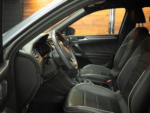 Used 2022 Volkswagen Tiguan SEL R-Line AWD/4WD image 9