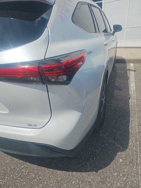 Used 2023 Toyota Highlander XLE FWD image 6