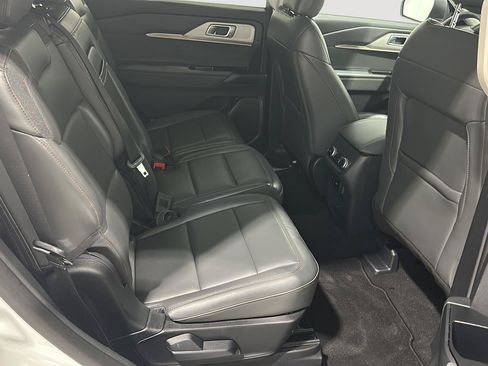 Used 2025 Ford Explorer Active w/ Active Comfort Package AWD/4WD image 25