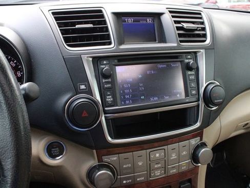 Used 2013 Toyota Highlander Limited AWD/4WD image 25