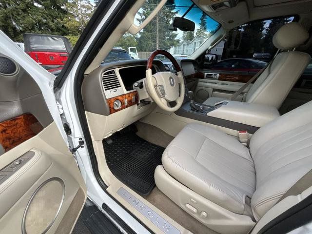 Used 2004 Lincoln Navigator Luxury AWD/4WD image 9